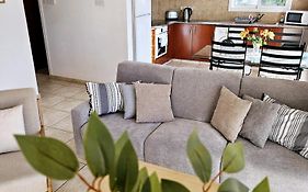 The Brightstay Paphos, 2 Bed Apt, Paphos Riviera, Universal